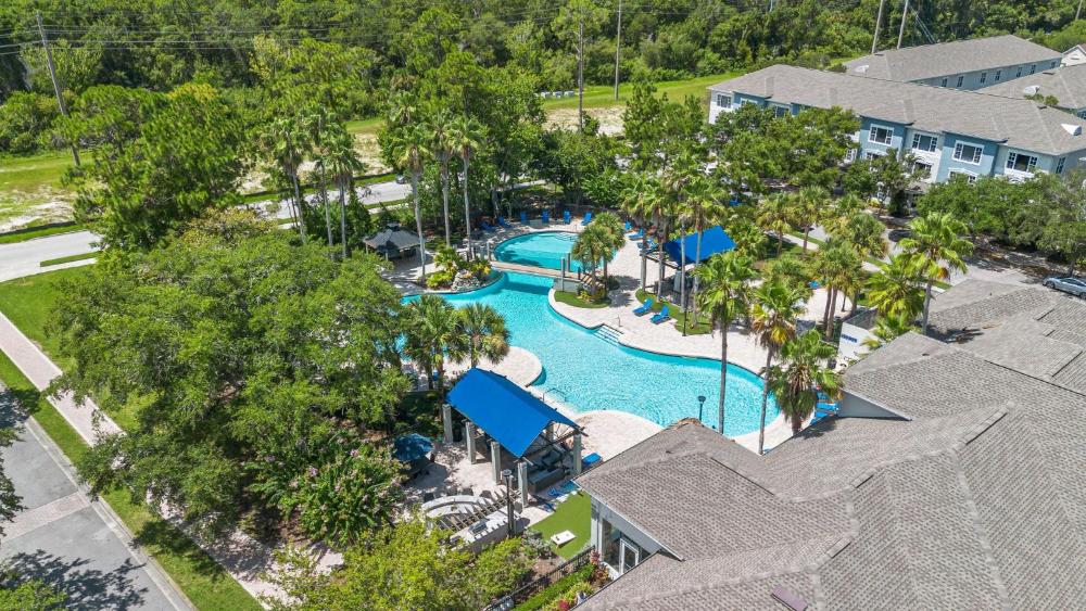 Modern 2BR2BA Pool Gym Near Airport #8